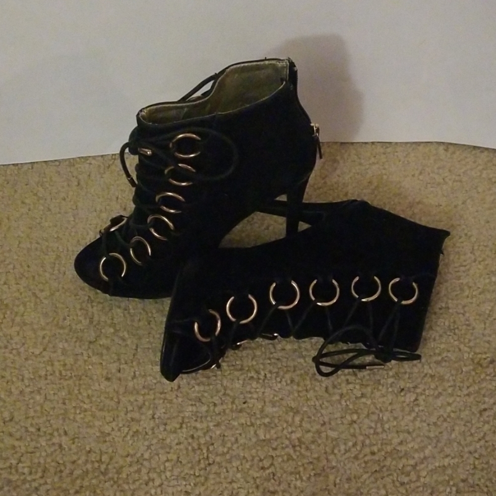 DOLLHOUSE Stilettos size 7.5